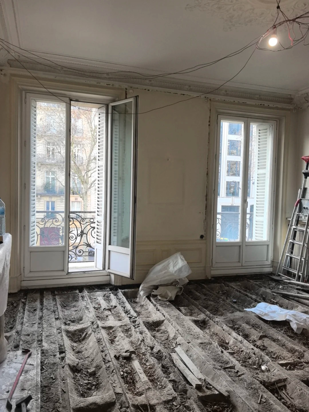 What a Century-Old Apartment Near the Arc de Triomphe Looks Like Once You Open It Up