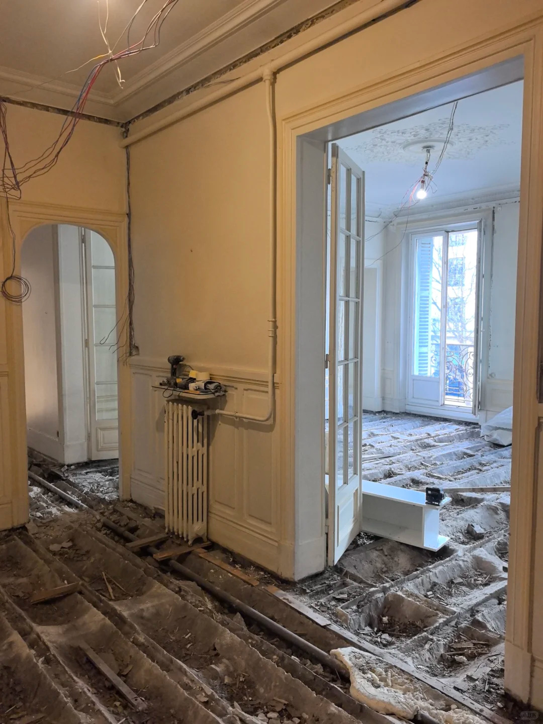 What a Century-Old Apartment Near the Arc de Triomphe Looks Like Once You Open It Up