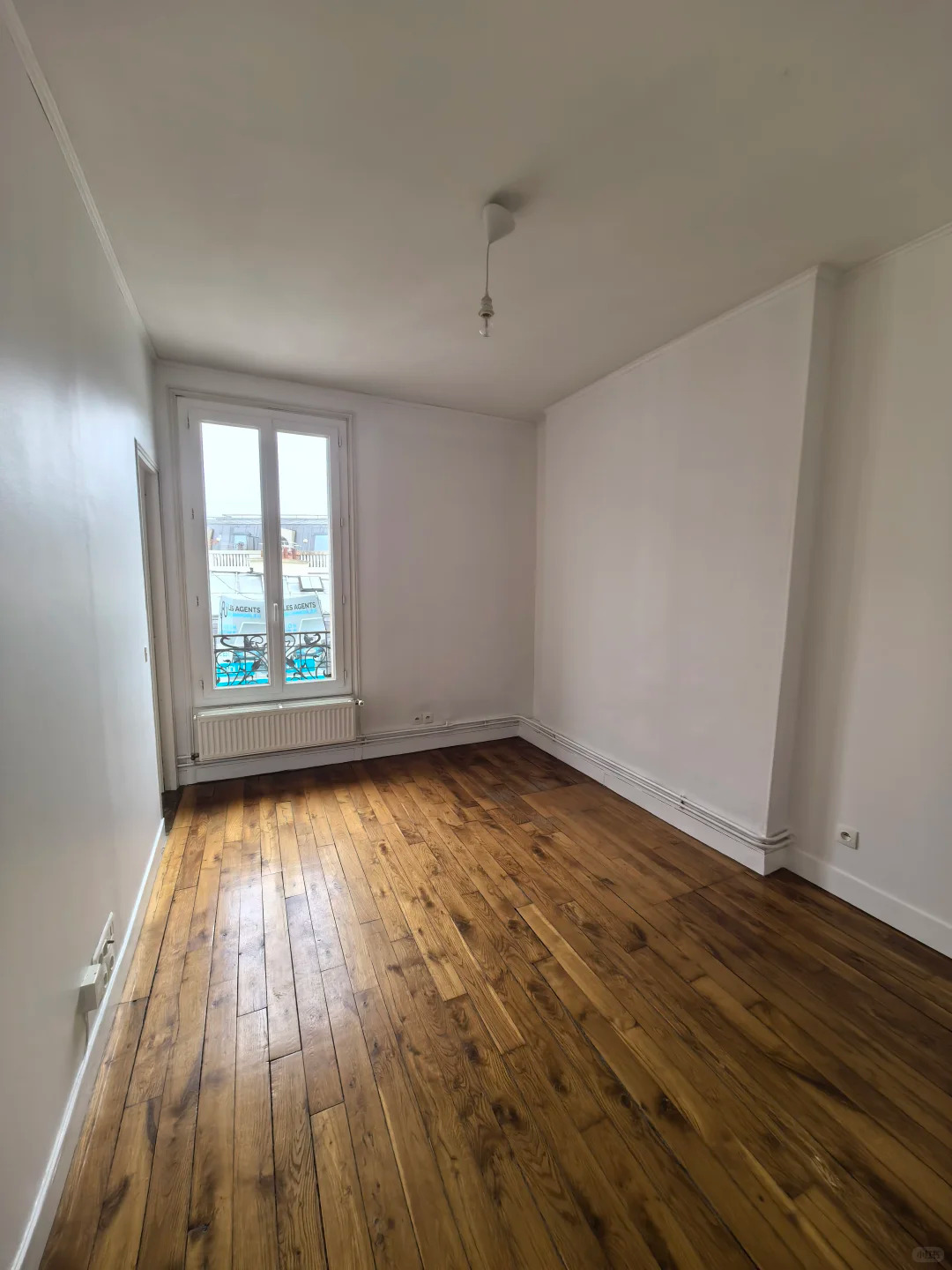 Major Makeover of a Tiny 35 m² Flat in Greater Paris 🌟 Geometric Colour Clash