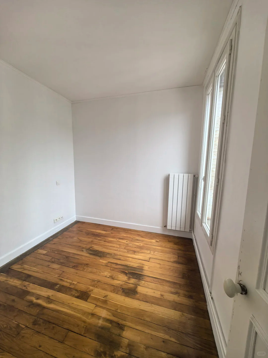 Major Makeover of a Tiny 35 m² Flat in Greater Paris 🌟 Geometric Colour Clash