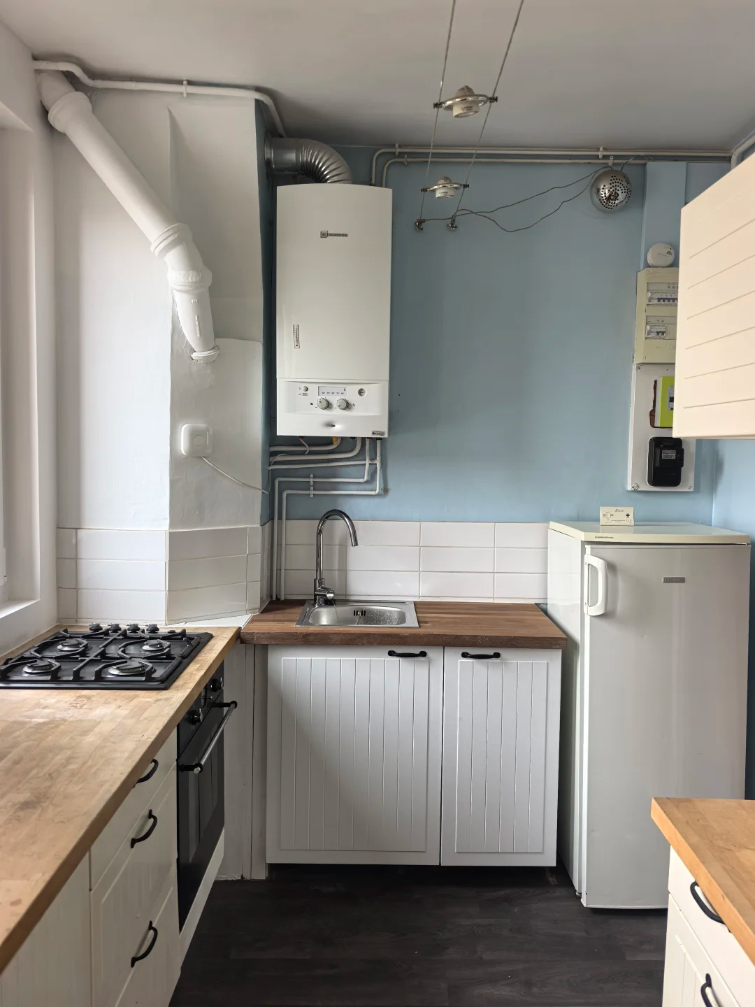 Major Makeover of a Tiny 35 m² Flat in Greater Paris 🌟 Geometric Colour Clash