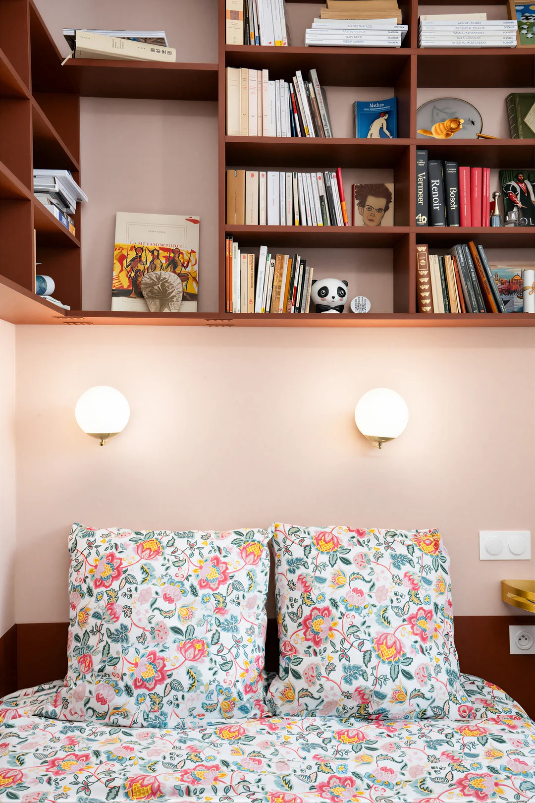 Je passerais tout un après-midi à ne rien faire dans cet appartement face à la Tour Eiffel