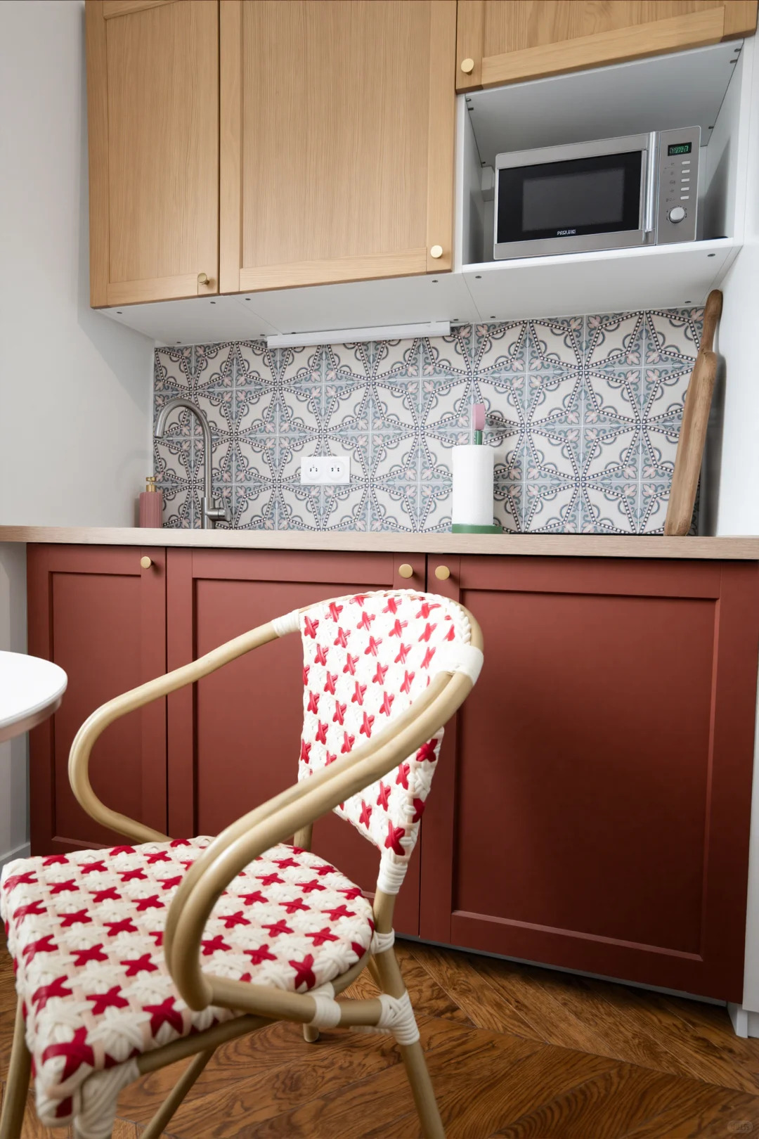 Je passerais tout un après-midi à ne rien faire dans cet appartement face à la Tour Eiffel