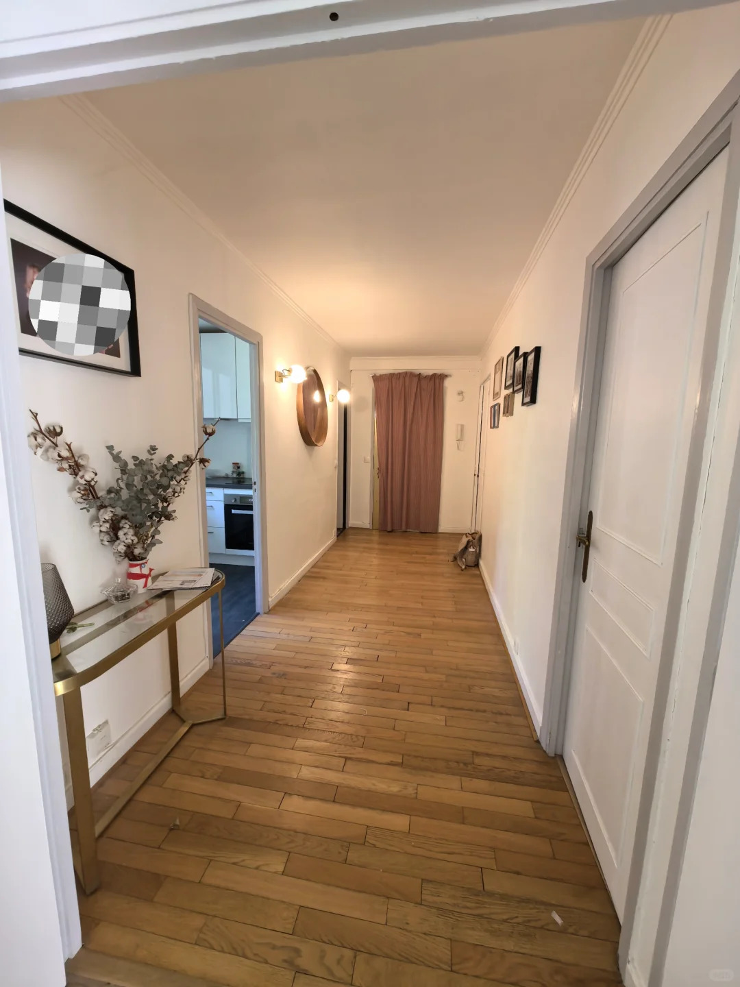 Couloir transformé… et les invités passent une demi-heure à le photographier dès l'entrée