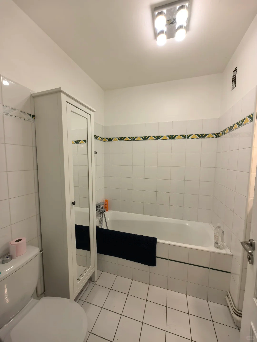 Couloir transformé… et les invités passent une demi-heure à le photographier dès l'entrée